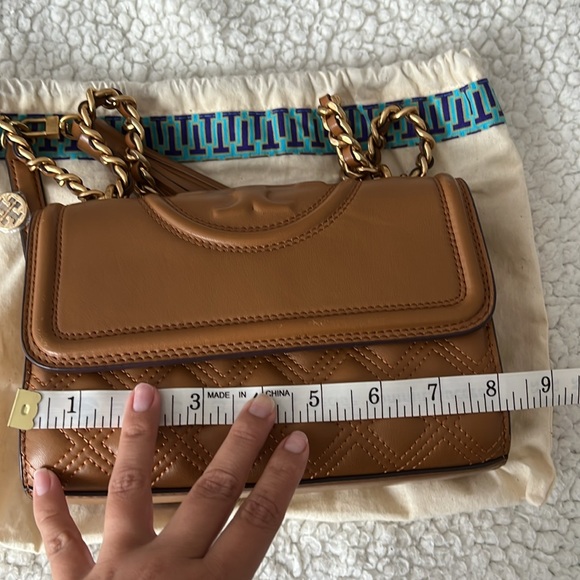 Tory Burch SMALL FLEMING POLISHED-GRAIN CONVERTIBLE SHOULDER BAG - Picture 3 of 13